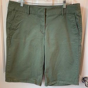 Loft Outlet green Curvy Bermuda Roll Shorts, size 14
